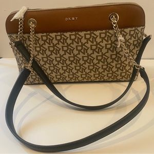 DKNY Bryant Park Medium Top Zip
Satchel Brown/